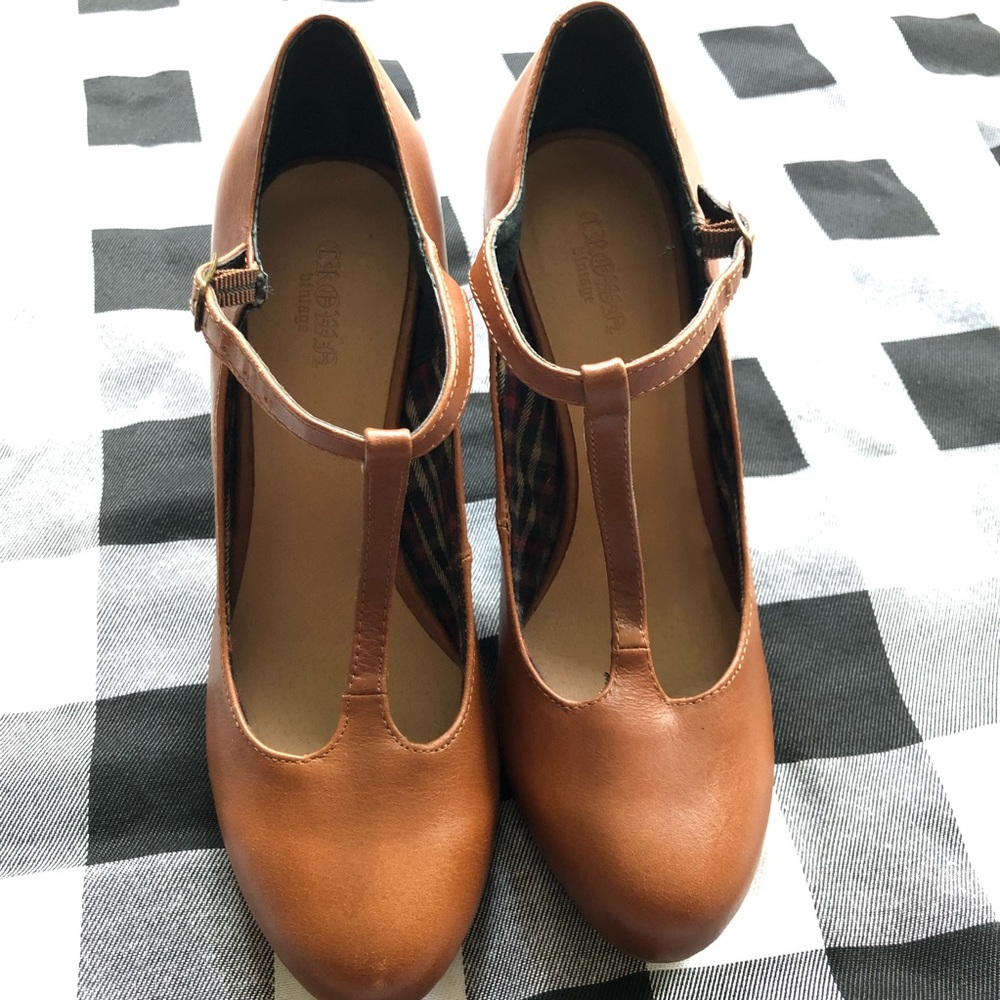 •CROWN VINTAGE• Chunky Heel